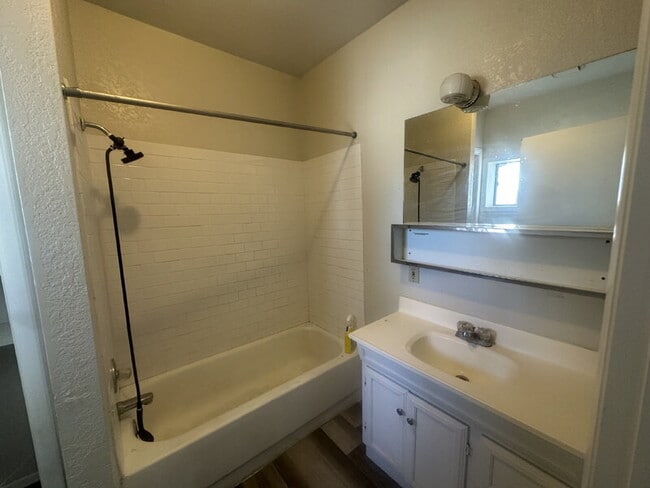 Building Photo - 495 N Phoenix St