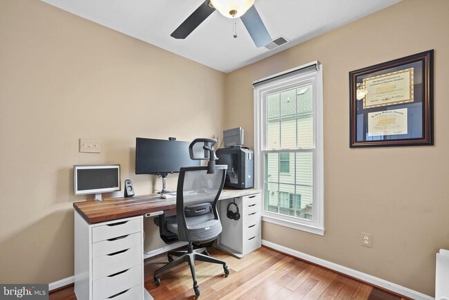 Building Photo - 2442 Garnett Dr