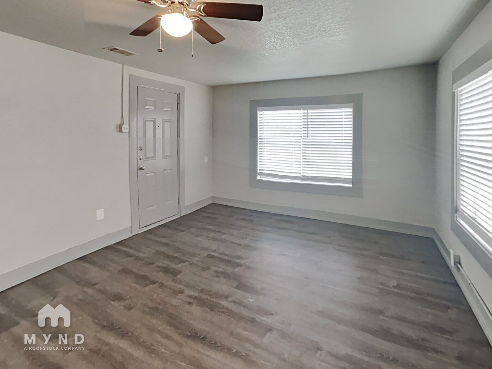 Building Photo - 320 N Main St