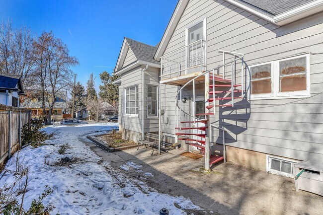 Building Photo - Coveted Northend Location! Spacious 5 bedr...