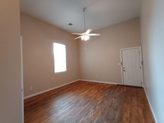 Building Photo - 2304 Gravier St