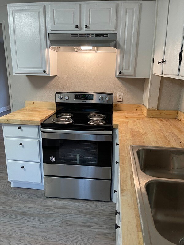 Building Photo - 1719 Airline Dr