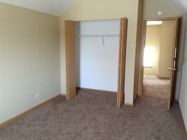 Building Photo - 233 E Cobbler Ct