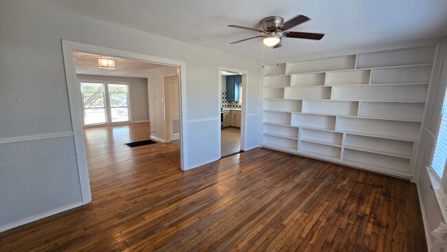 Building Photo - 237 Senisa Dr