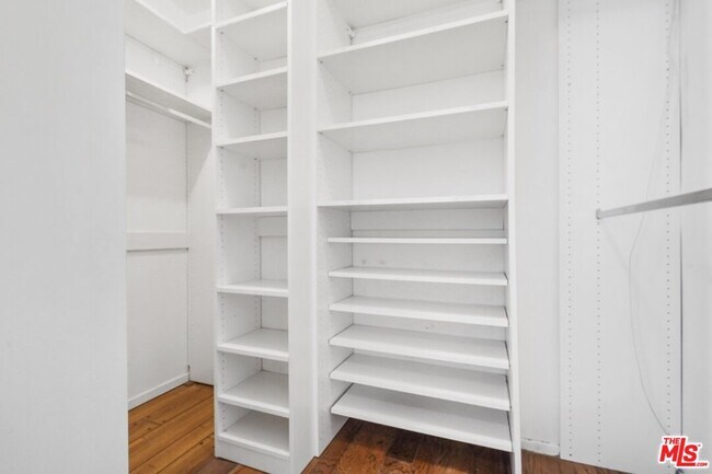 Building Photo - 23057 Sylvan St