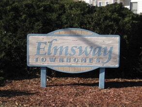 Building Photo - 2052 Elmhurst Ln