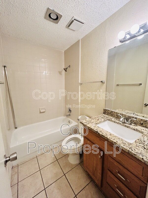 Building Photo - 14810 Ridge Hill Dr