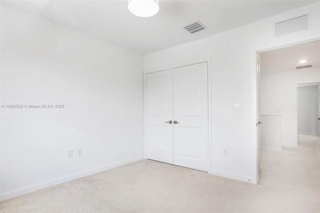 Building Photo - 3 bedroom in Miami Gardens FL 33169