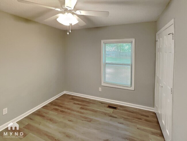Building Photo - 204 Dovewood Ln