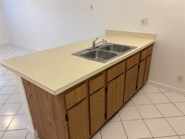 Building Photo - 2401 Riverside Dr