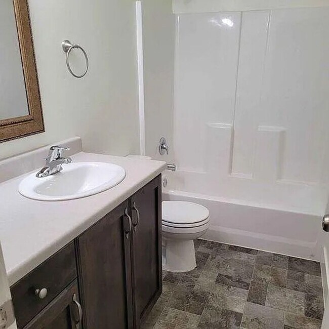 Building Photo - End Unit 3 Bedroom Townhome