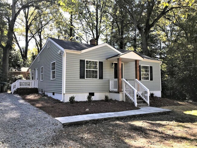 Building Photo - Room for Rent in 3 Bedroom Home at Webster St