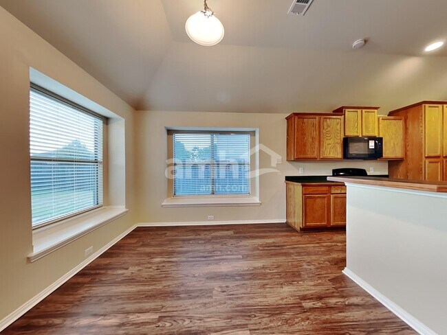 Building Photo - 1031 Hollow Creek Dr