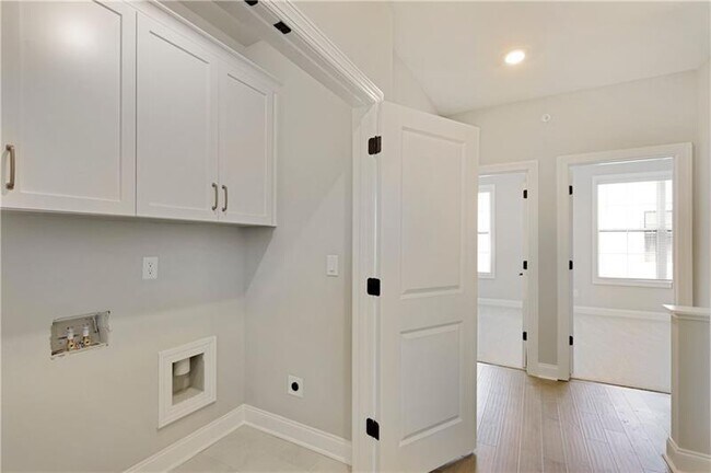 Building Photo - 439 Burton Dr