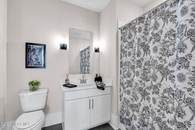 Building Photo - 218 3rd Ave