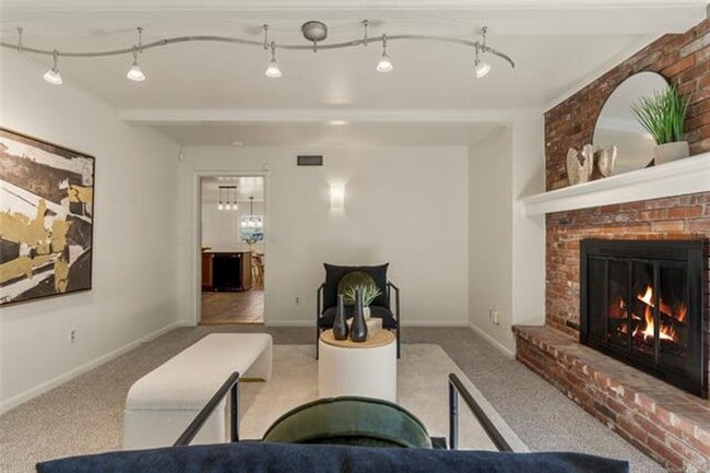 Building Photo - Beautifully Renovated 3-Bed, 2-Bath Home in Midtown Tulsa!