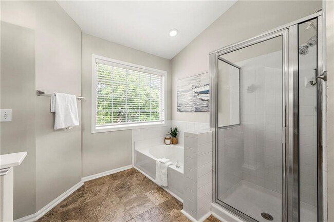 Building Photo - 580 Olde Lauren Ct