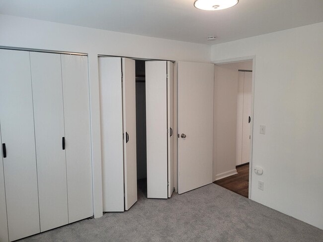 Building Photo - 5512 Woodlawn Ave N