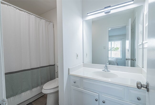 Building Photo - 1702 Good Day Dr