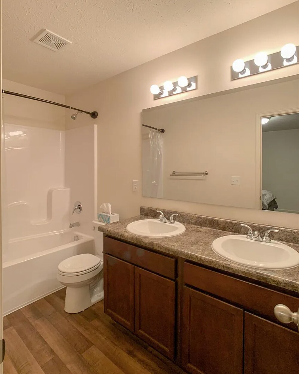 Building Photo - 391 Ariel Dr