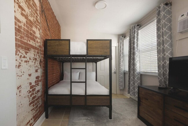 Building Photo - 536 Fleming St