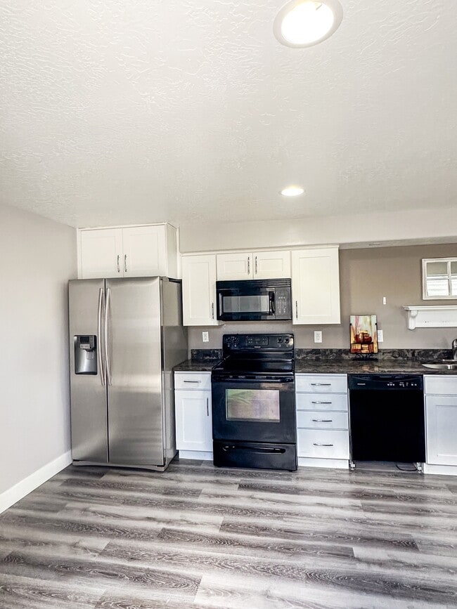 Building Photo - 4441 Wynridge Ln