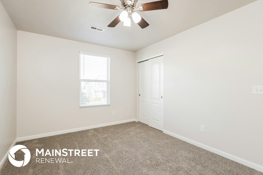 Building Photo - 6797 Brittany Oak Dr