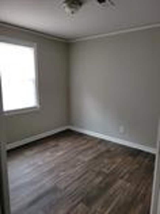 Building Photo - 334 S Bull St