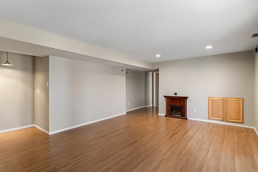 Building Photo - 605 Thornridge Dr