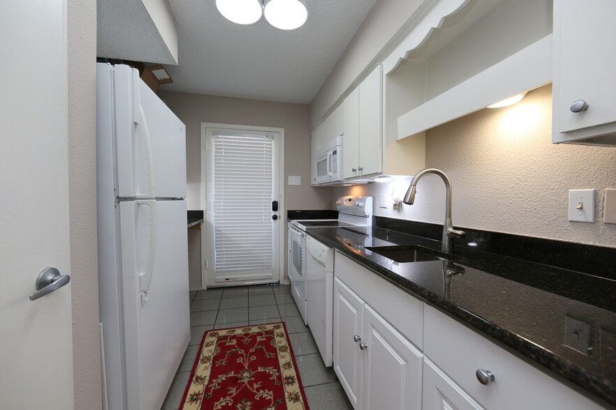 Primary Photo - 7727 Meadow Park Dr