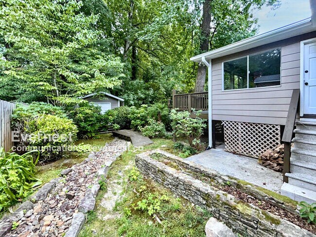 Building Photo - 2771 Winding Ln NE