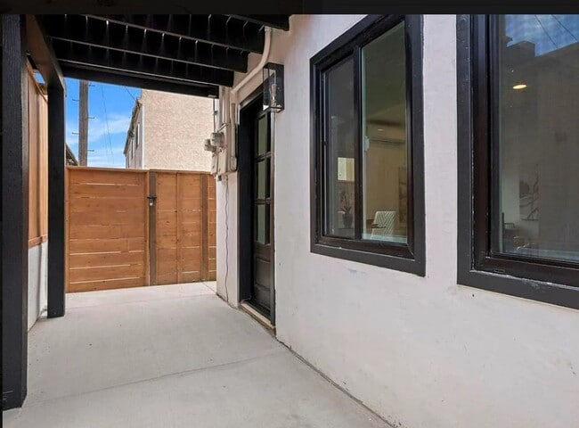 Building Photo - Unit on Swift