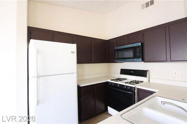 Building Photo - GATED 2 BED/2BATH CONDO IN NORTH LAS VEGAS