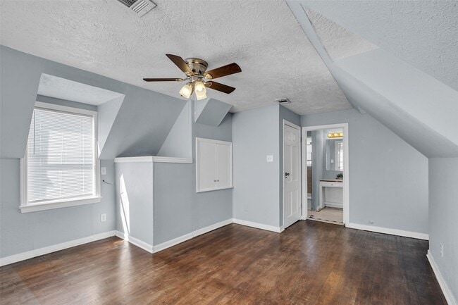 Building Photo - 2314 Eagle St