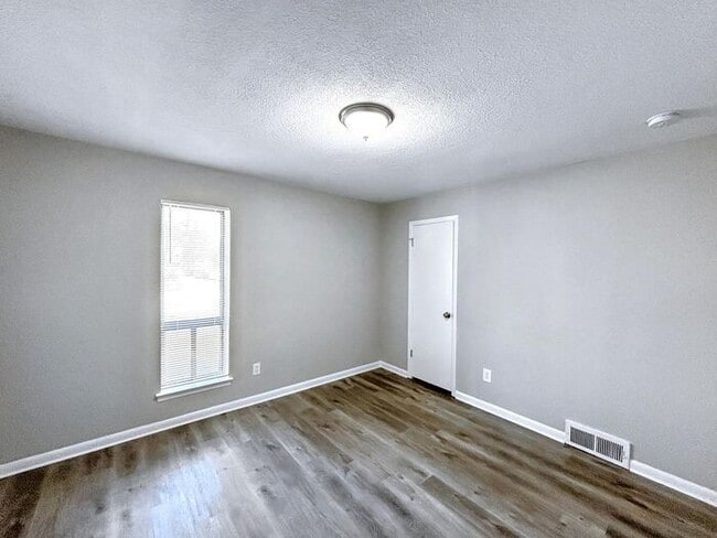 Building Photo - 3333 Leschallas Dr