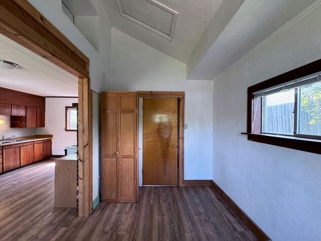 Building Photo - 310 1/2 East 31st Avenue