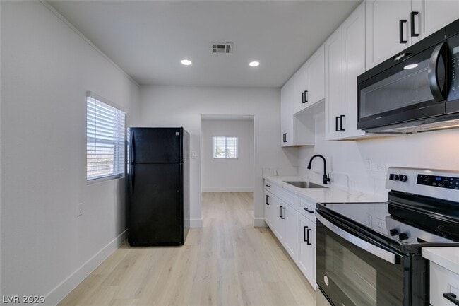 Building Photo - 254 W Basic Rd