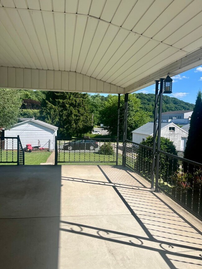 Building Photo - Available Now! 3 Bed, 1 Bath in Boyertown