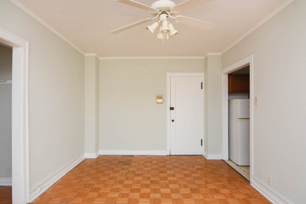 Building Photo - 714 W Belmont Ave