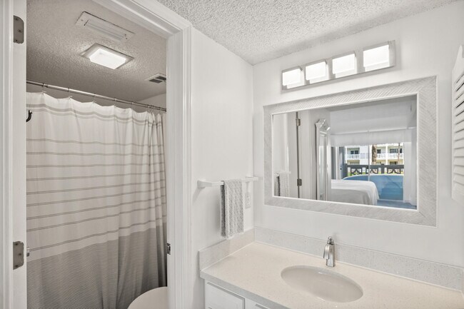 Building Photo - 909 Santa Rosa Blvd