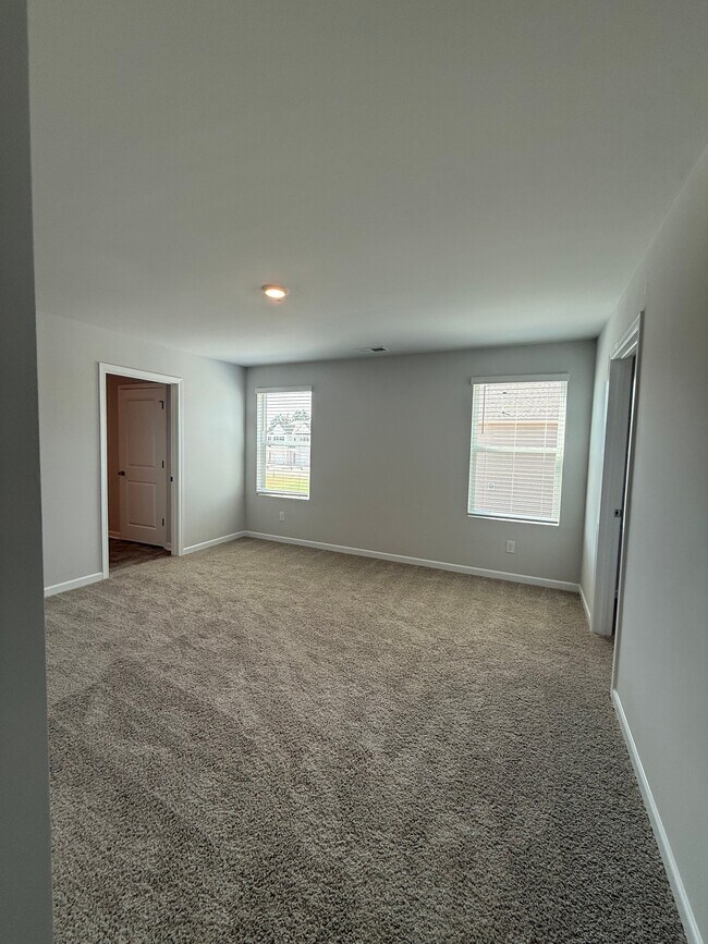 Building Photo - 4919 Sandringham Ln