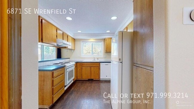 Building Photo - 6871 SE Wrenfield St