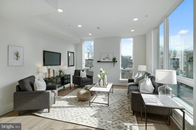 Building Photo - Olde Kensington Two Bedroom Condo