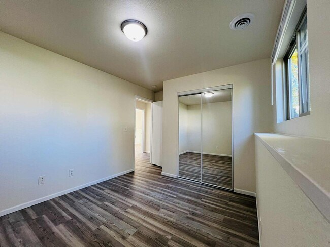 Building Photo - KHR-2708-48-S