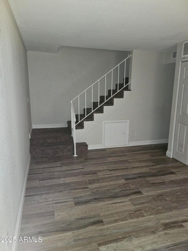 Building Photo - 1115 N 84th Pl