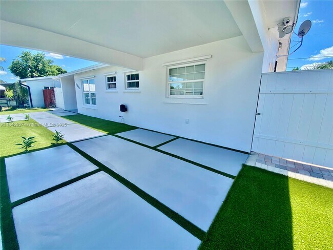 Building Photo - 3024 N 73rd Ter