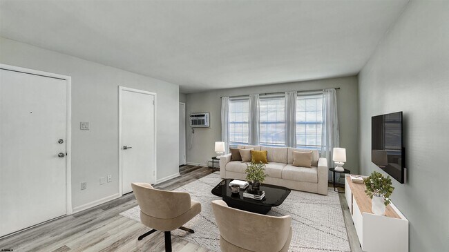 Building Photo - 705 N Dudley Ave