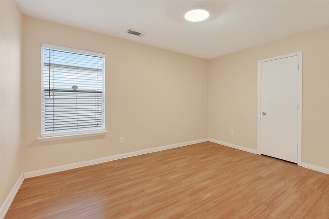 Building Photo - 13410 Blue Swallow Dr