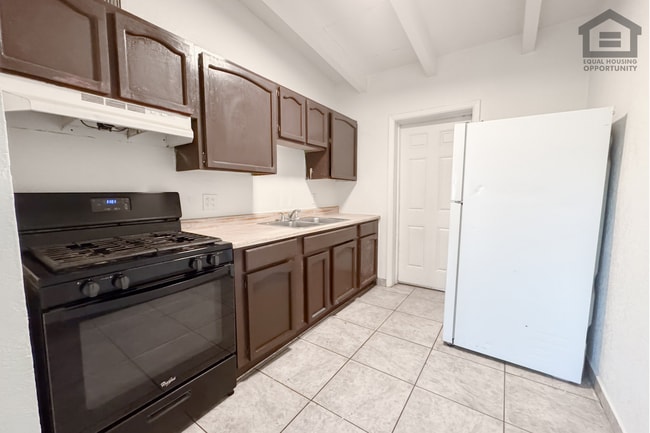 Building Photo - 2Bed/1Bath Duplex at McDowell/32nd St! Ready for Immediate Move-In! – NO HOA!