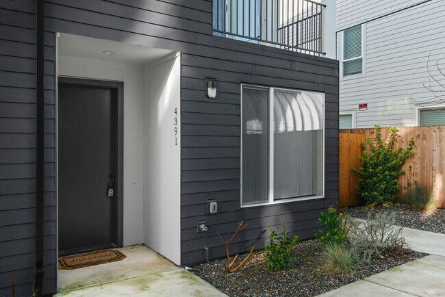 Building Photo - Vancouver Townhouses